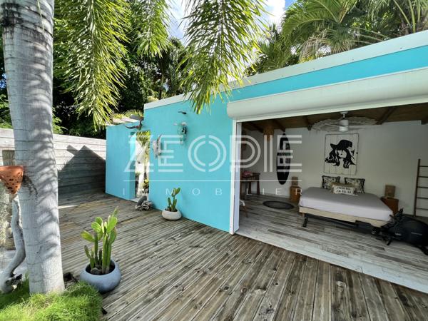 Saint-François (97118) Villa de 120m² environ sur un terrain de 1100m² avec piscine.