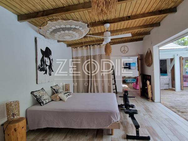 Saint-François (97118) Villa de 120m² environ sur un terrain de 1100m² avec piscine.