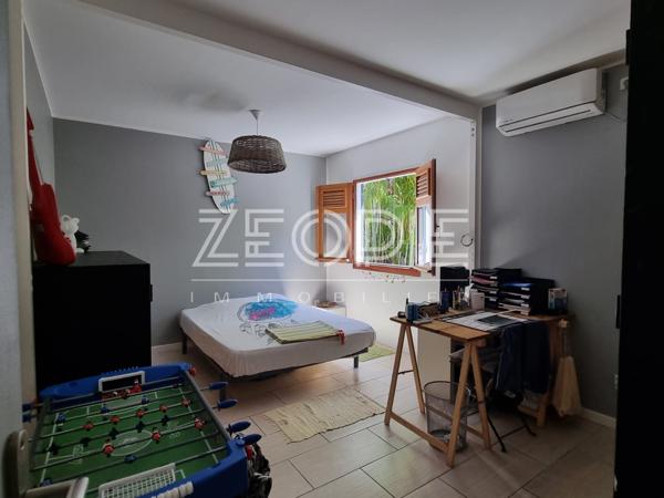 Saint-François (97118) Villa de 120m² environ sur un terrain de 1100m² avec piscine.
