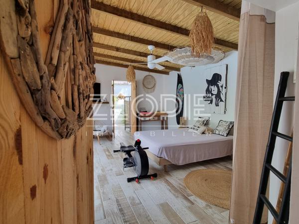 Saint-François (97118) Villa de 120m² environ sur un terrain de 1100m² avec piscine.