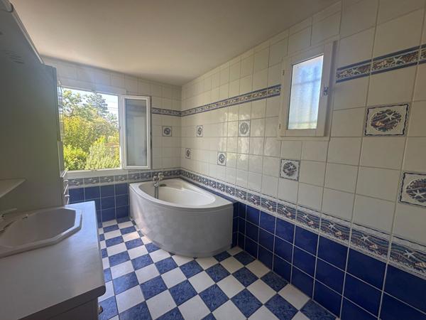 A VENDRE 83470 SAINT MAXIMIN LA SAINTE BAUME MAISON TYPE 5 DE  160M² SUR 1750M² DE JARDIN GARAGE PISCINE