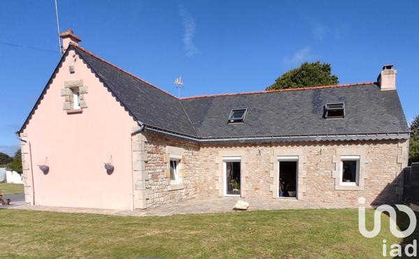 Longère 6 pièces de 126 m² à Saint-Caradec-Trégomel (56540)