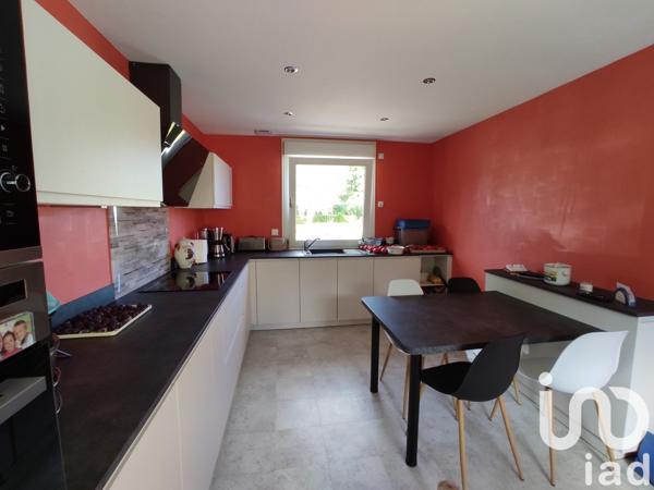 Longère 6 pièces de 126 m² à Saint-Caradec-Trégomel (56540)