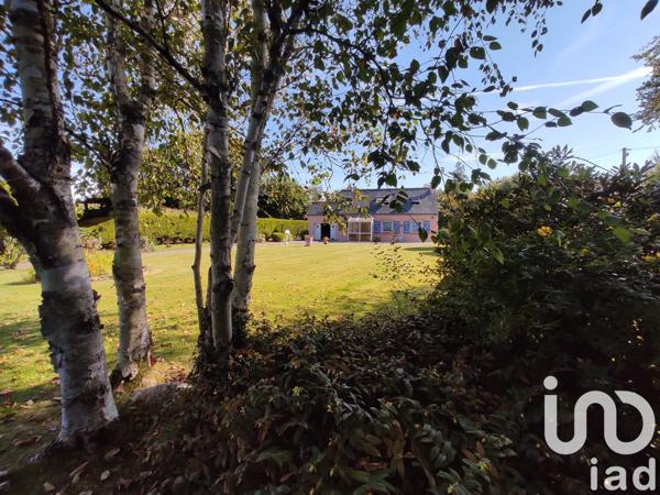 Longère 6 pièces de 126 m² à Saint-Caradec-Trégomel (56540)