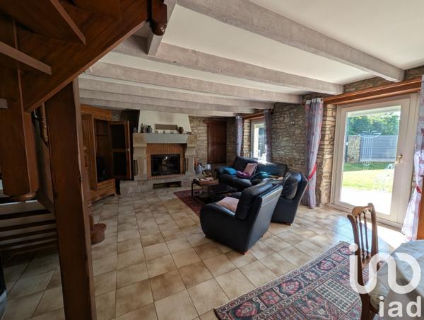 Longère 6 pièces de 126 m² à Saint-Caradec-Trégomel (56540)