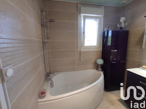 Longère 6 pièces de 126 m² à Saint-Caradec-Trégomel (56540)