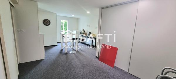 Bâtiment commercial 270m², 2651 m² de terrain.