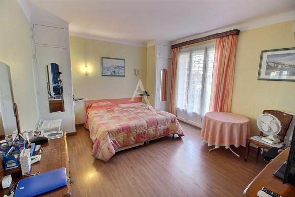 À VENDRE VILLA F7 DE 194 M² SUR TERRAIN 3 FACES PICINABLE AVEC GARAGE