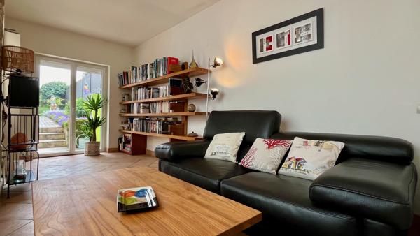 Saint-Nom-la-Bretèche (78860) Très belle maison de village rénovée avec Jardin en plein centre village.