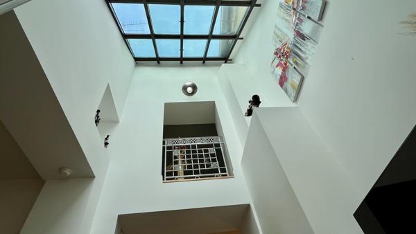 Saint-Nom-la-Bretèche (78860) Très belle maison de village rénovée avec Jardin en plein centre village.