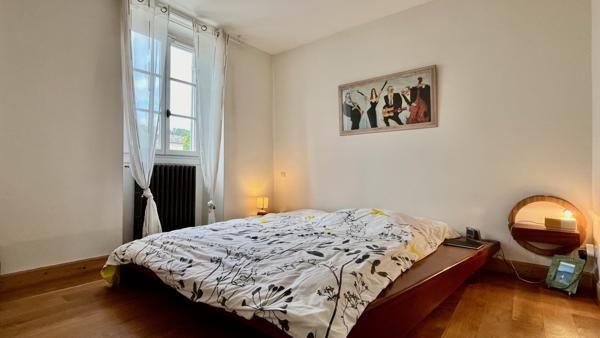 Saint-Nom-la-Bretèche (78860) Très belle maison de village rénovée avec Jardin en plein centre village.