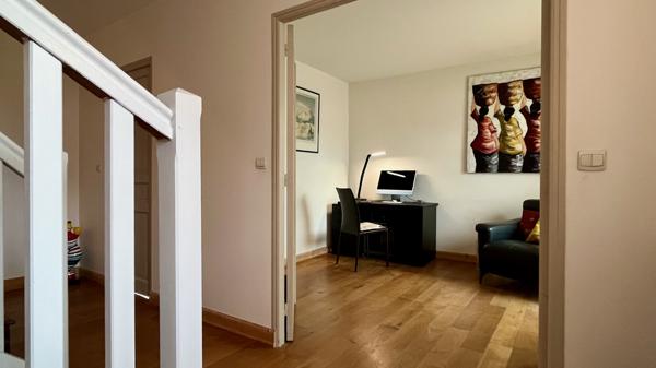 Saint-Nom-la-Bretèche (78860) Très belle maison de village rénovée avec Jardin en plein centre village.