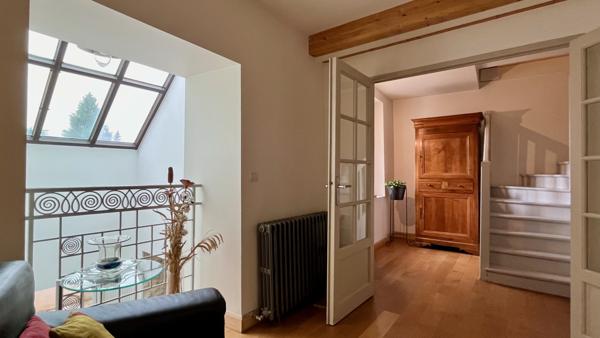 Saint-Nom-la-Bretèche (78860) Très belle maison de village rénovée avec Jardin en plein centre village.