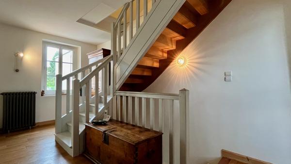 Saint-Nom-la-Bretèche (78860) Très belle maison de village rénovée avec Jardin en plein centre village.