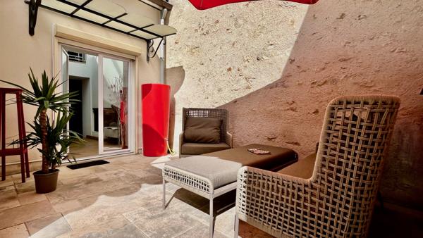 Saint-Nom-la-Bretèche (78860) Très belle maison de village rénovée avec Jardin en plein centre village.