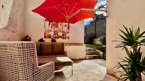 Saint-Nom-la-Bretèche (78860) Très belle maison de village rénovée avec Jardin en plein centre village.