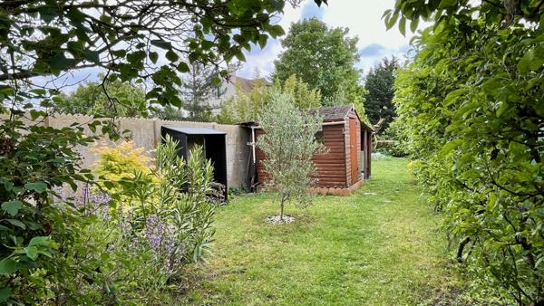 Saint-Nom-la-Bretèche (78860) Très belle maison de village rénovée avec Jardin en plein centre village.