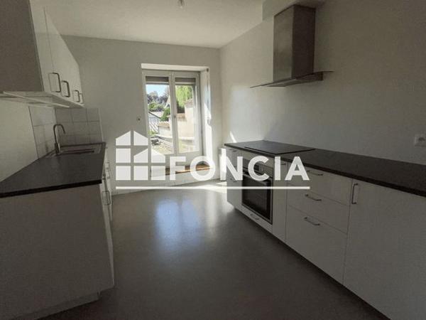 Location Appartement 4 pièces 75 m² - 32 RUE ALPHONSE PANIER Vivier Au Court 08440