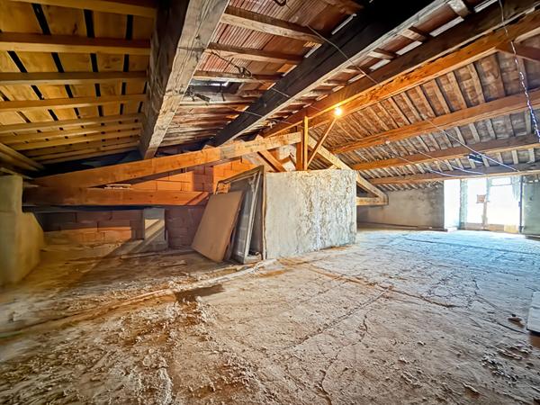 Maison de village de caractère ? Gros potentiel ? Centre de Saint-Cannat