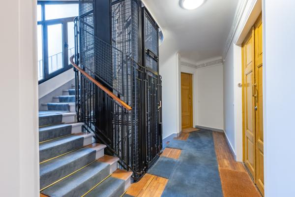 Paris (75017) Appartement F4 haut perché ouvert à 3 expositions et vue panoramique !