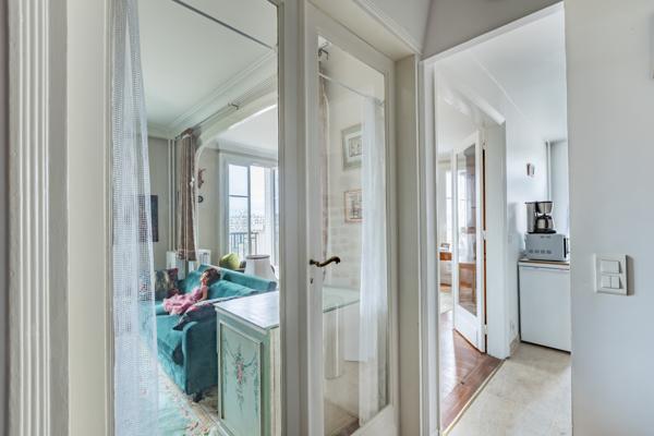 Paris (75017) Appartement F4 haut perché ouvert à 3 expositions et vue panoramique !