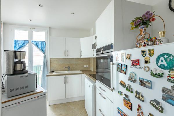 Paris (75017) Appartement F4 haut perché ouvert à 3 expositions et vue panoramique !