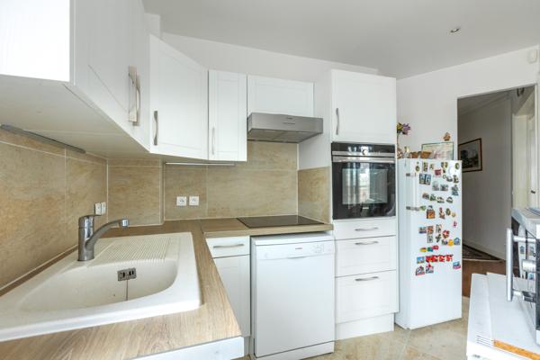 Paris (75017) Appartement F4 haut perché ouvert à 3 expositions et vue panoramique !