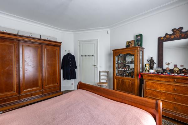 Paris (75017) Appartement F4 haut perché ouvert à 3 expositions et vue panoramique !