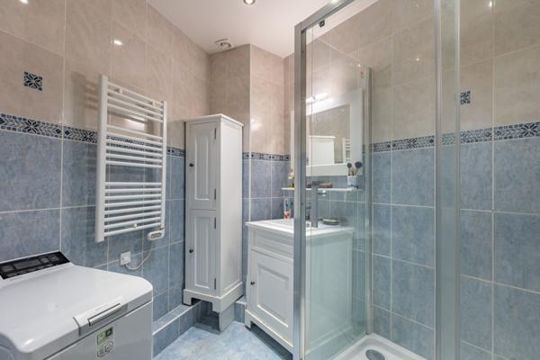 Paris (75017) Appartement F4 haut perché ouvert à 3 expositions et vue panoramique !