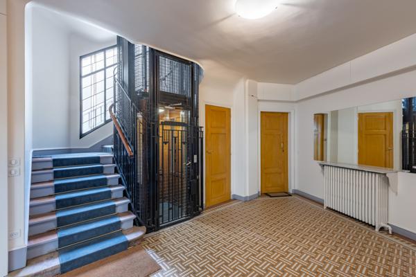 Paris (75017) Appartement F4 haut perché ouvert à 3 expositions et vue panoramique !