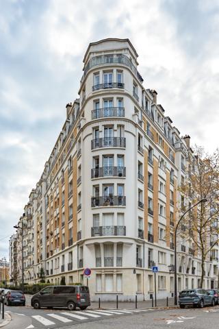 Paris (75017) Appartement F4 haut perché ouvert à 3 expositions et vue panoramique !
