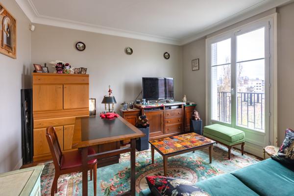 Paris (75017) Appartement F4 haut perché ouvert à 3 expositions et vue panoramique !