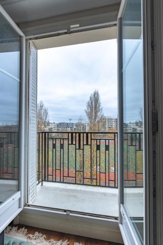 Paris (75017) Appartement F4 haut perché ouvert à 3 expositions et vue panoramique !