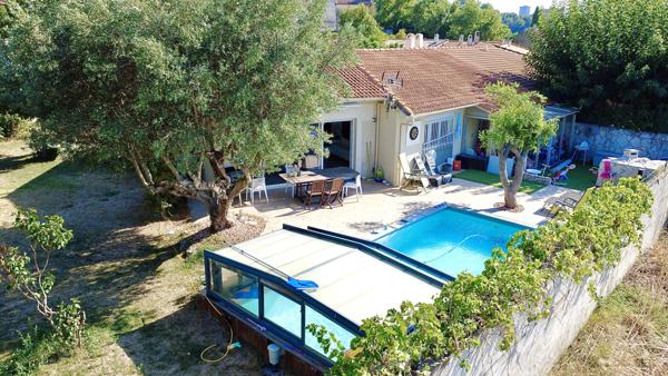 Marseille (13013) 13013 MARSEILLE - Les Olives. Villa 4 pièces 105m2 sur un terrain plat de 700m2 avec piscine.