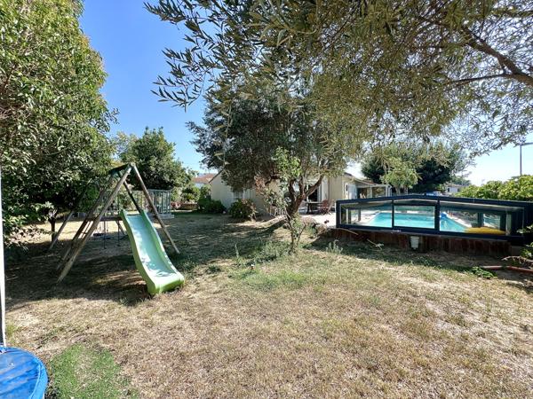 Marseille (13013) 13013 MARSEILLE - Les Olives. Villa 4 pièces 105m2 sur un terrain plat de 700m2 avec piscine.