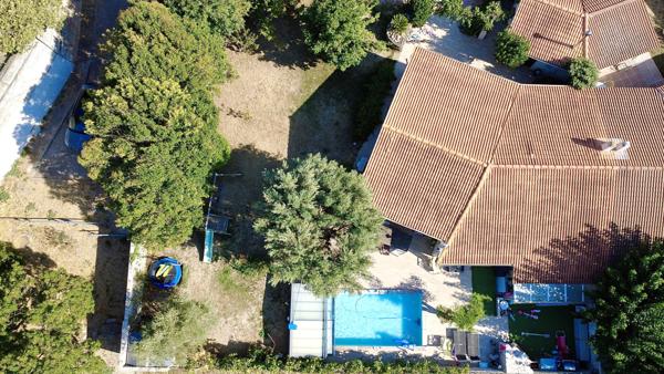 Marseille (13013) 13013 MARSEILLE - Les Olives. Villa 4 pièces 105m2 sur un terrain plat de 700m2 avec piscine.