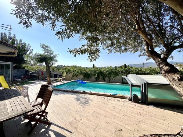 Marseille (13013) 13013 MARSEILLE - Les Olives. Villa 4 pièces 105m2 sur un terrain plat de 700m2 avec piscine.