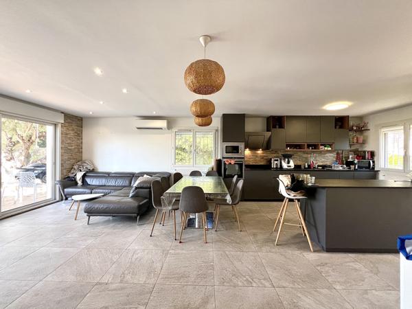 Marseille (13013) 13013 MARSEILLE - Les Olives. Villa 4 pièces 105m2 sur un terrain plat de 700m2 avec piscine.