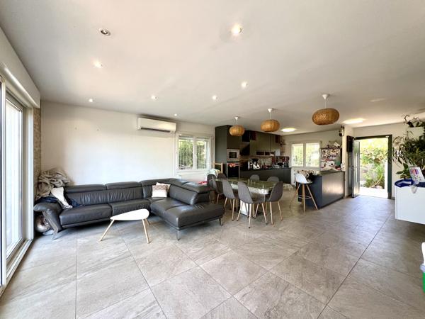 Marseille (13013) 13013 MARSEILLE - Les Olives. Villa 4 pièces 105m2 sur un terrain plat de 700m2 avec piscine.