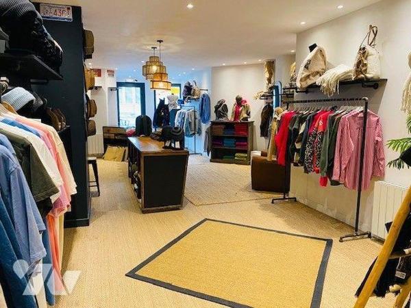 Murs commerciaux à vendre à Perros-Guirec (22700) en Côtes-d'Armor (22), secteur de TRESTRAOU, ...