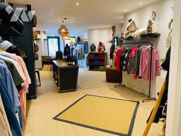 Murs commerciaux à vendre à Perros-Guirec (22700) en Côtes-d'Armor (22), secteur de TRESTRAOU, ...