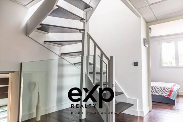 Maison T9 de 285m2 avec dépendances, garages et piscine