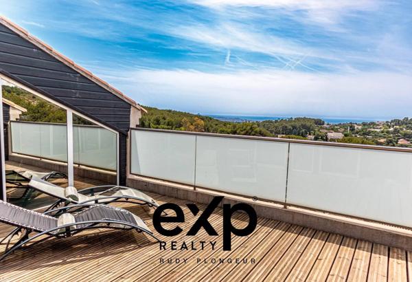 Maison T9 de 285m2 avec dépendances, garages et piscine