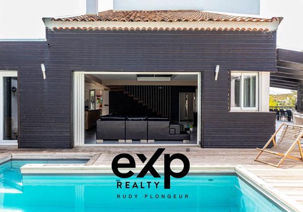 Maison T9 de 285m2 avec dépendances, garages et piscine