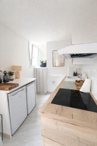 A LOUER PERTUIS 84120 CENTRE VILLE APPARTEMENT MEUBLE D'ENVIRON 40M²