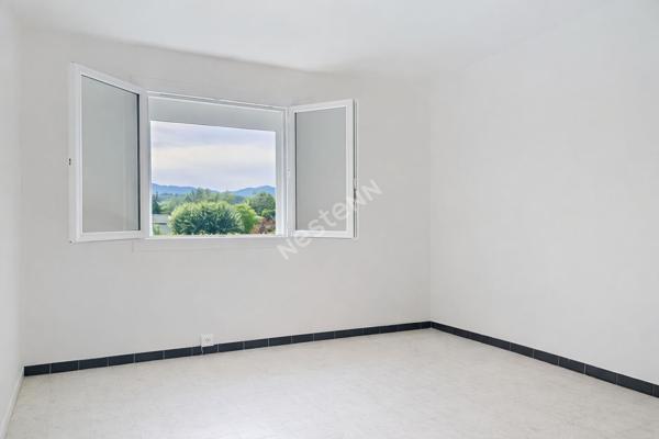 Maison de plain-pied rénovée à vendre à Sisteron