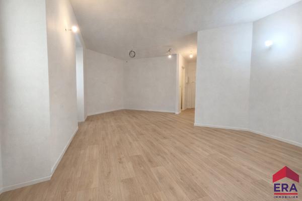 Appartement T3 rénové en hyper-centre, dans l'une des rues les plus recherchées de Béziers.