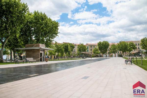 Appartement T3 rénové en hyper-centre, dans l'une des rues les plus recherchées de Béziers.