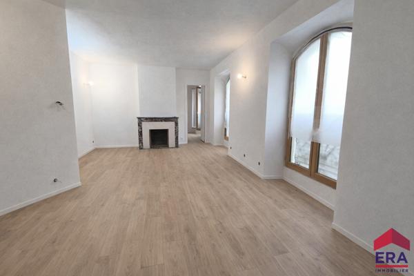 Appartement T3 rénové en hyper-centre, dans l'une des rues les plus recherchées de Béziers.