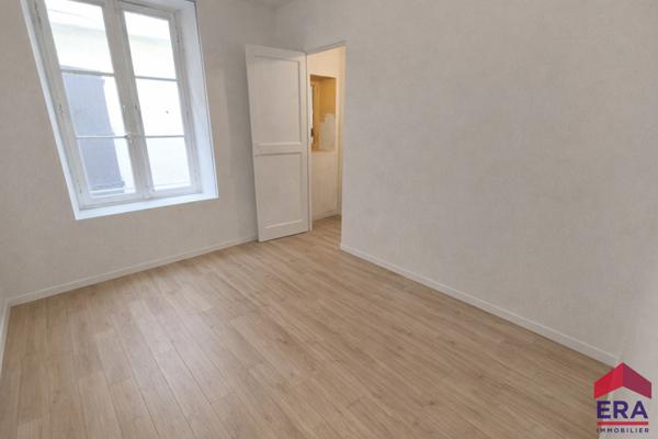 Appartement T3 rénové en hyper-centre, dans l'une des rues les plus recherchées de Béziers.